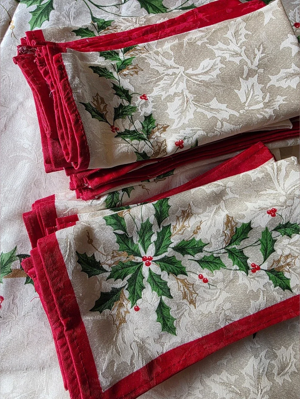 Lenox Golden Holly Retired Tablecloth 140 x 60 + Napkins Service For 12 Holiday
